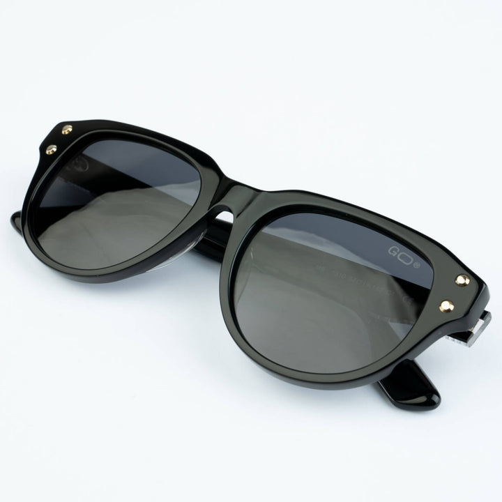 Lunettes de soleil NOIR noires unisex – vue trois quarts – Gango Brand
