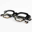 Lunettes de soleil WISP noires unisex – détail de la monture – Gango Brand