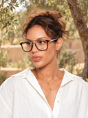 GANGO — femme en lunettes de vue, ambiance automne naturelle.