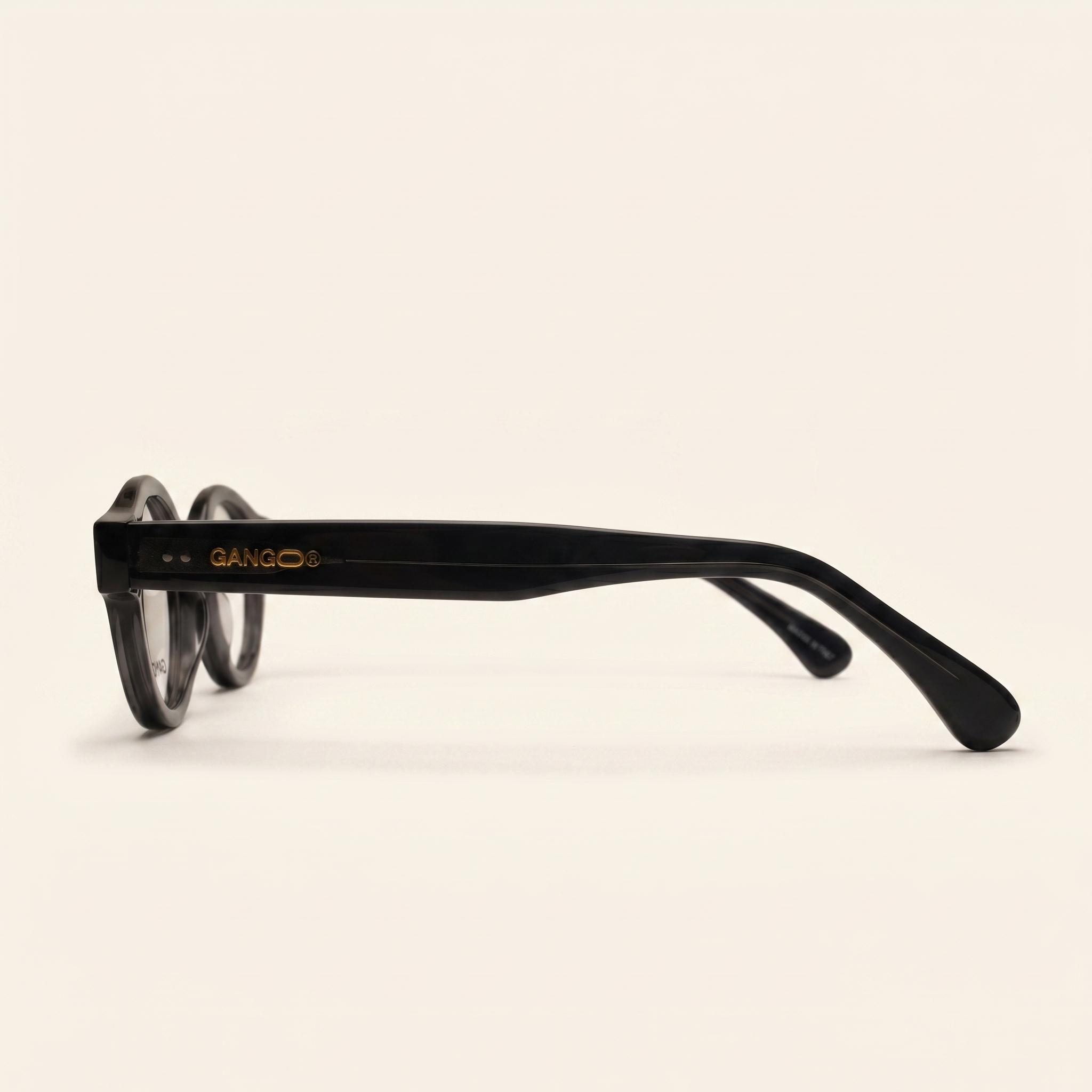 Lunettes de vue AURO noires unisex – vue de profil – Gango Brand