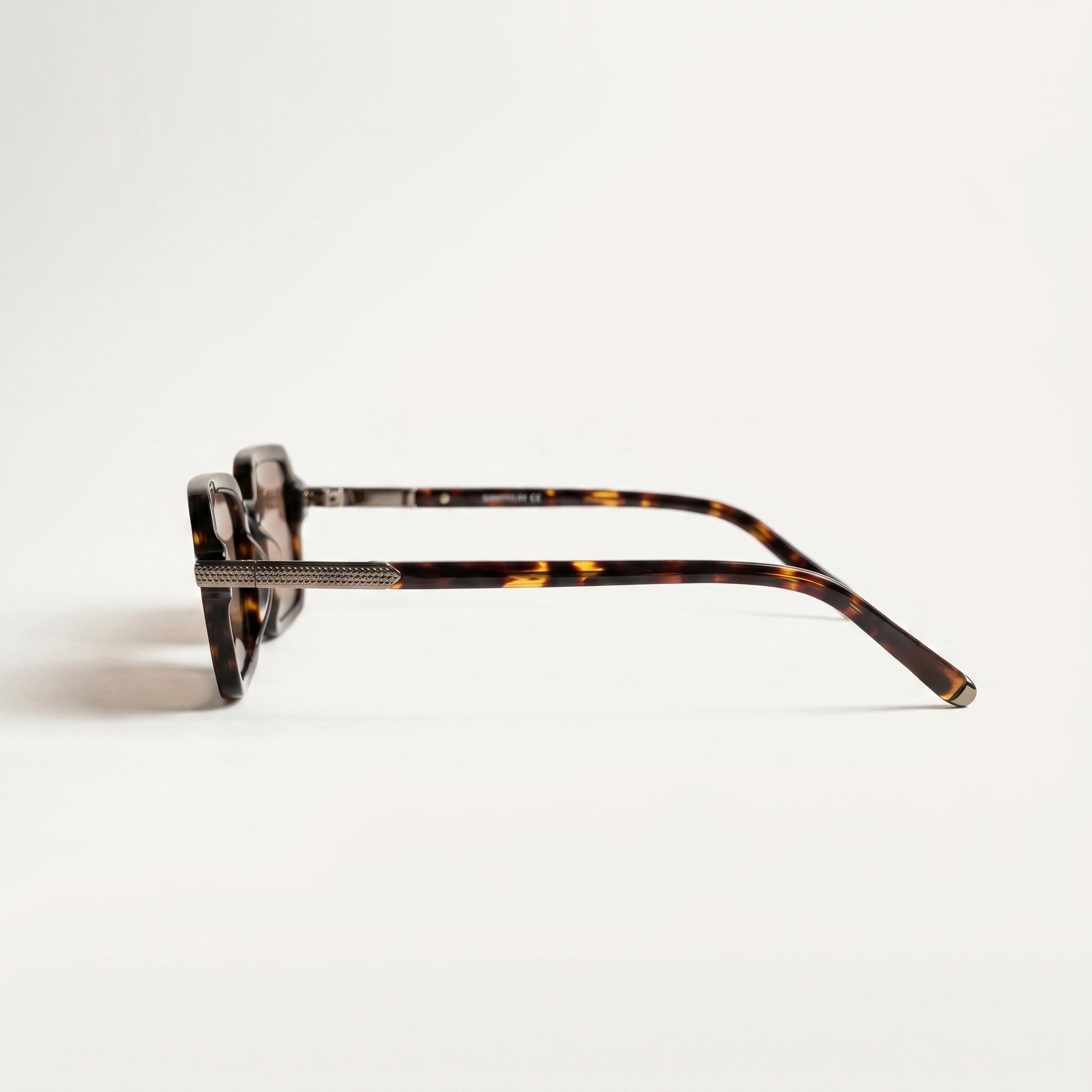 Lunettes de soleil SUNSET marron unisex – vue de profil – Gango Brand