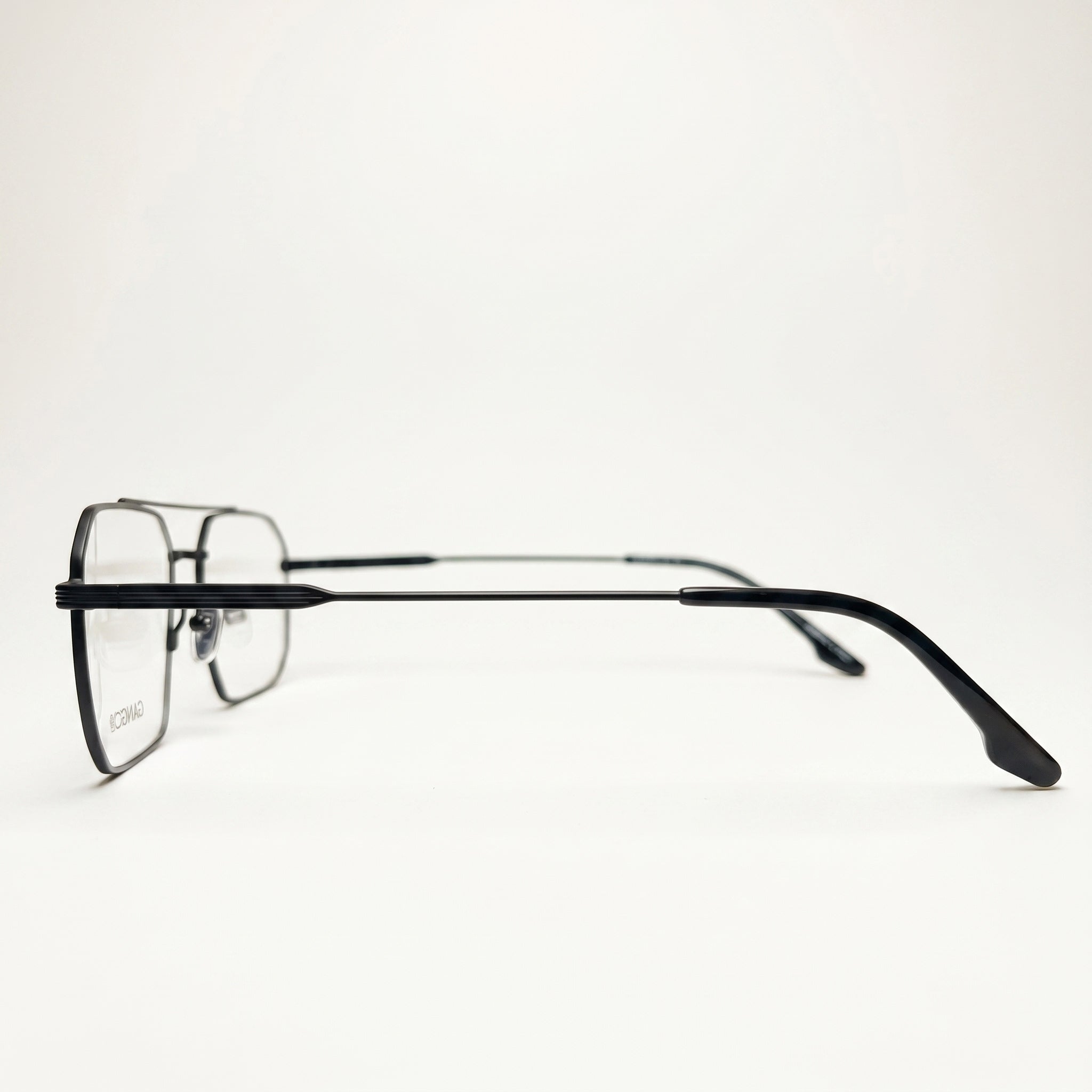 Lunettes de soleil VECTRA SUN noires unisex – détail de la monture – Gango Brand