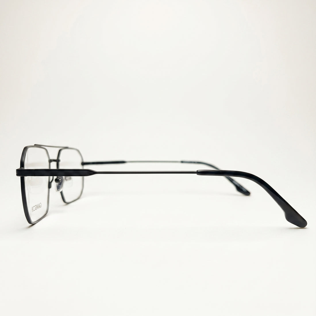Lunettes de soleil VECTRA SUN noires unisex – détail de la monture – Gango Brand