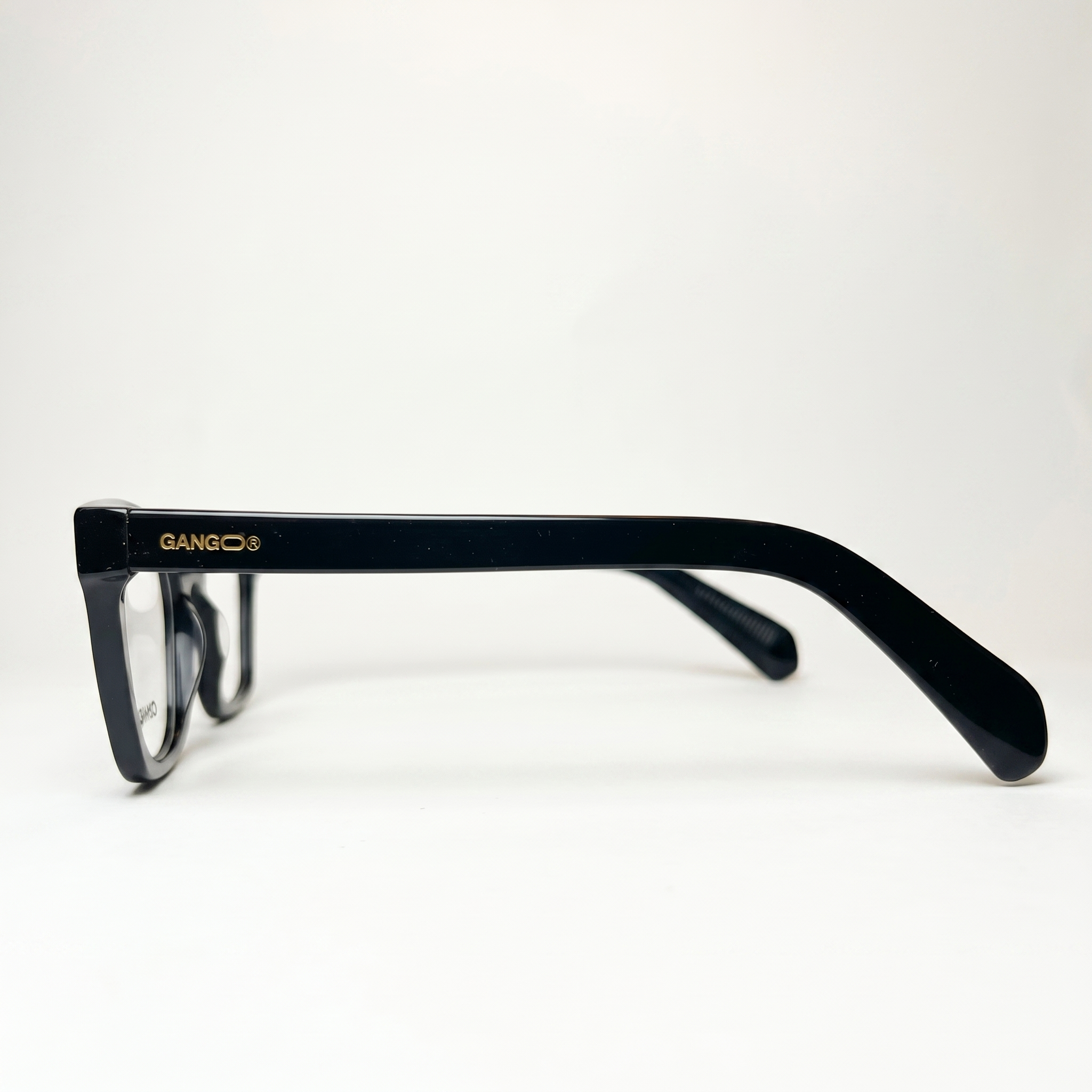 Lunettes de vue RAYO noires unisex – détail de la monture – Gango Brand
