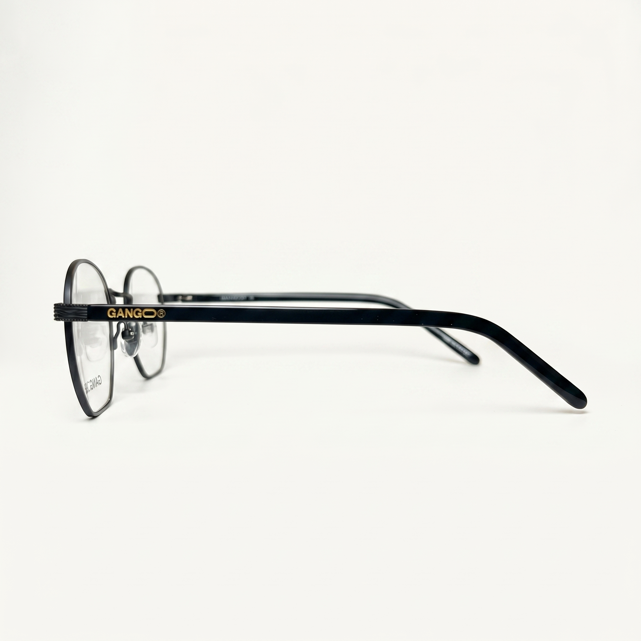 Lunettes de soleil IBIZA noires unisex – détail de la monture – Gango Brand