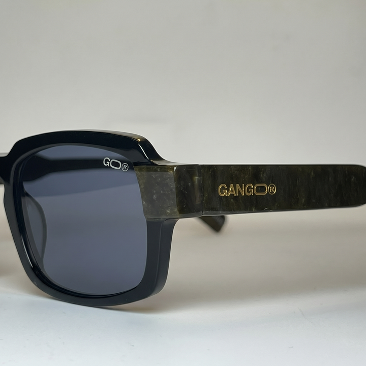 Lunettes de soleil NOIRÉ noires unisex – vue trois quarts – Gango Brand