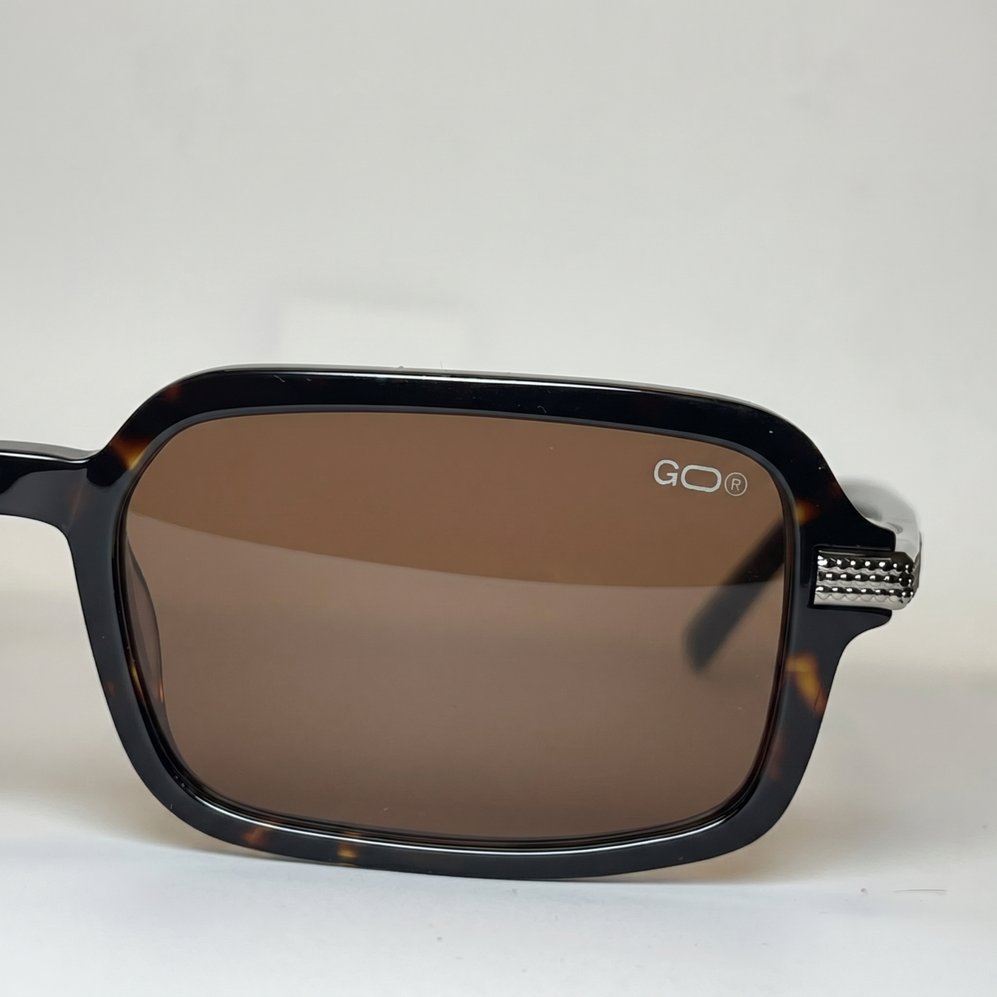 Lunettes de soleil SUNSET marron unisex – détail de la monture – Gango Brand