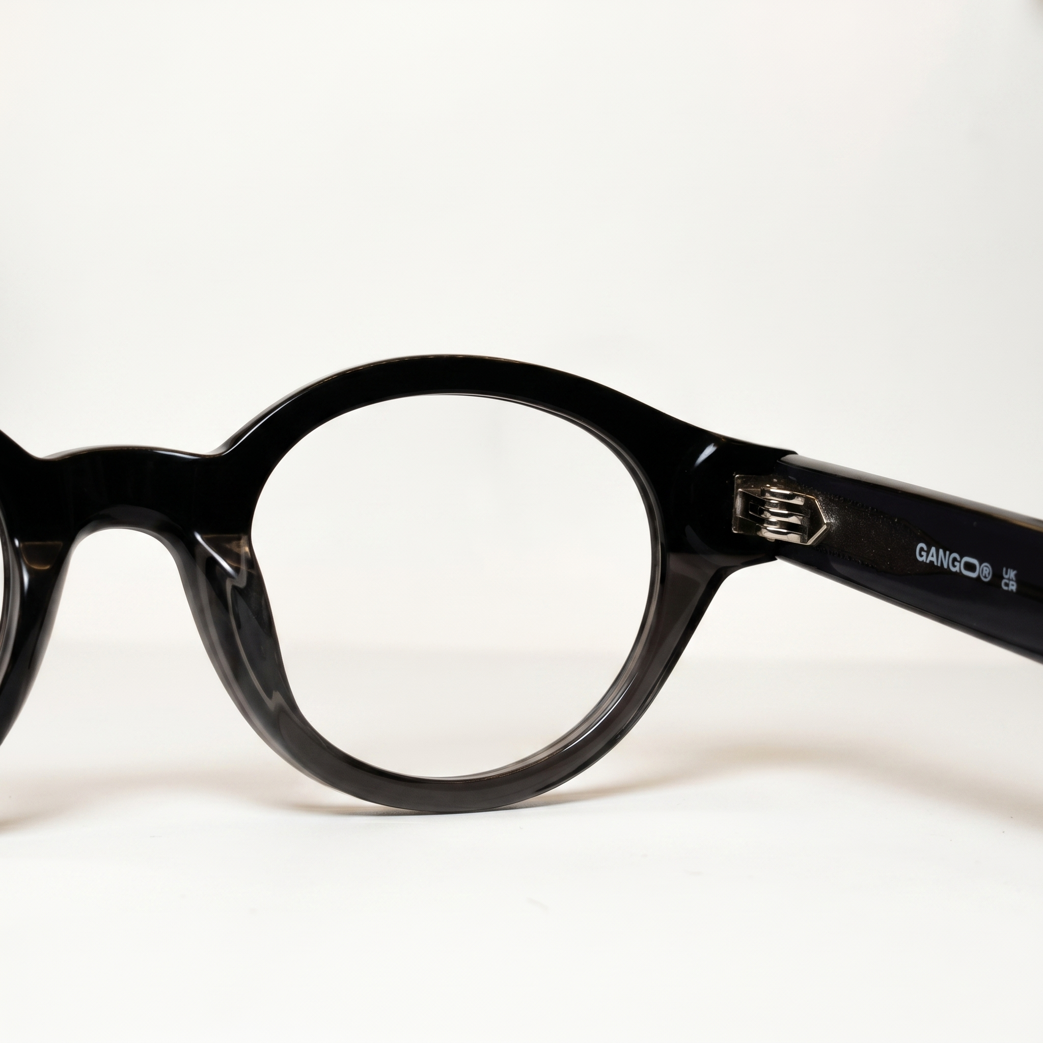 Lunettes de vue AURO noires unisex – vue trois quarts – Gango Brand