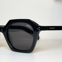 Lunettes de soleil NOVA noires unisex – détail de la monture – Gango Brand